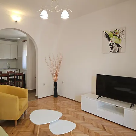 Charming Apartment *